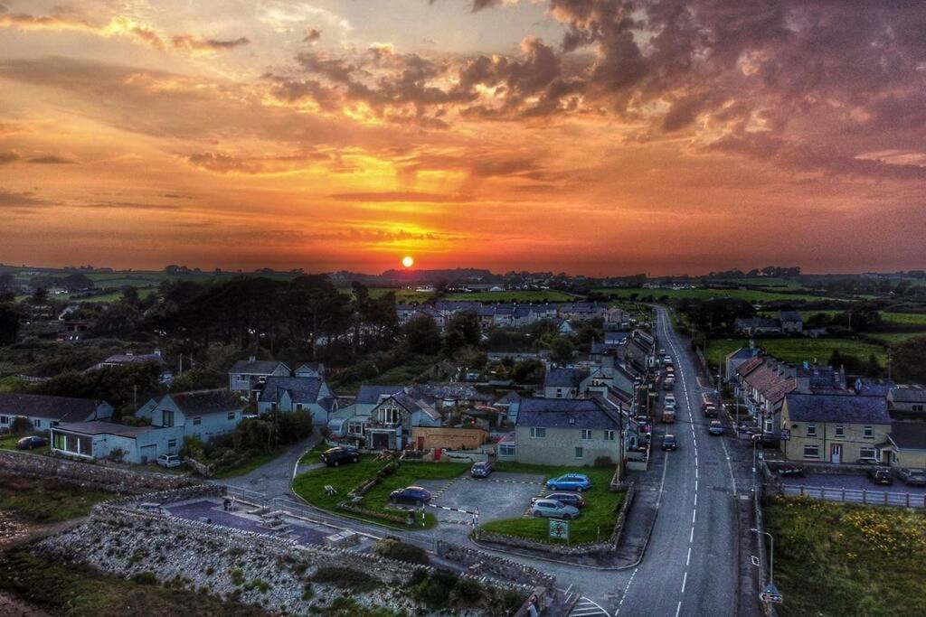 5 Glantraeth Farm Apartment *